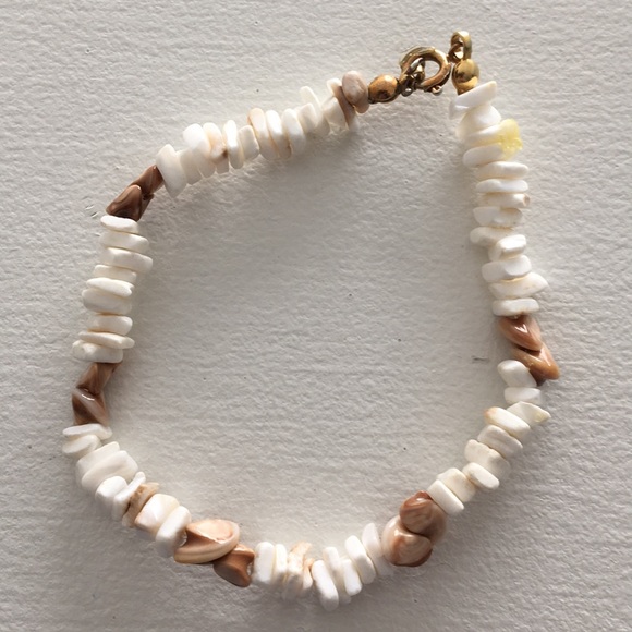 Matching shell necklace and bracelet - Picture 2 of 3